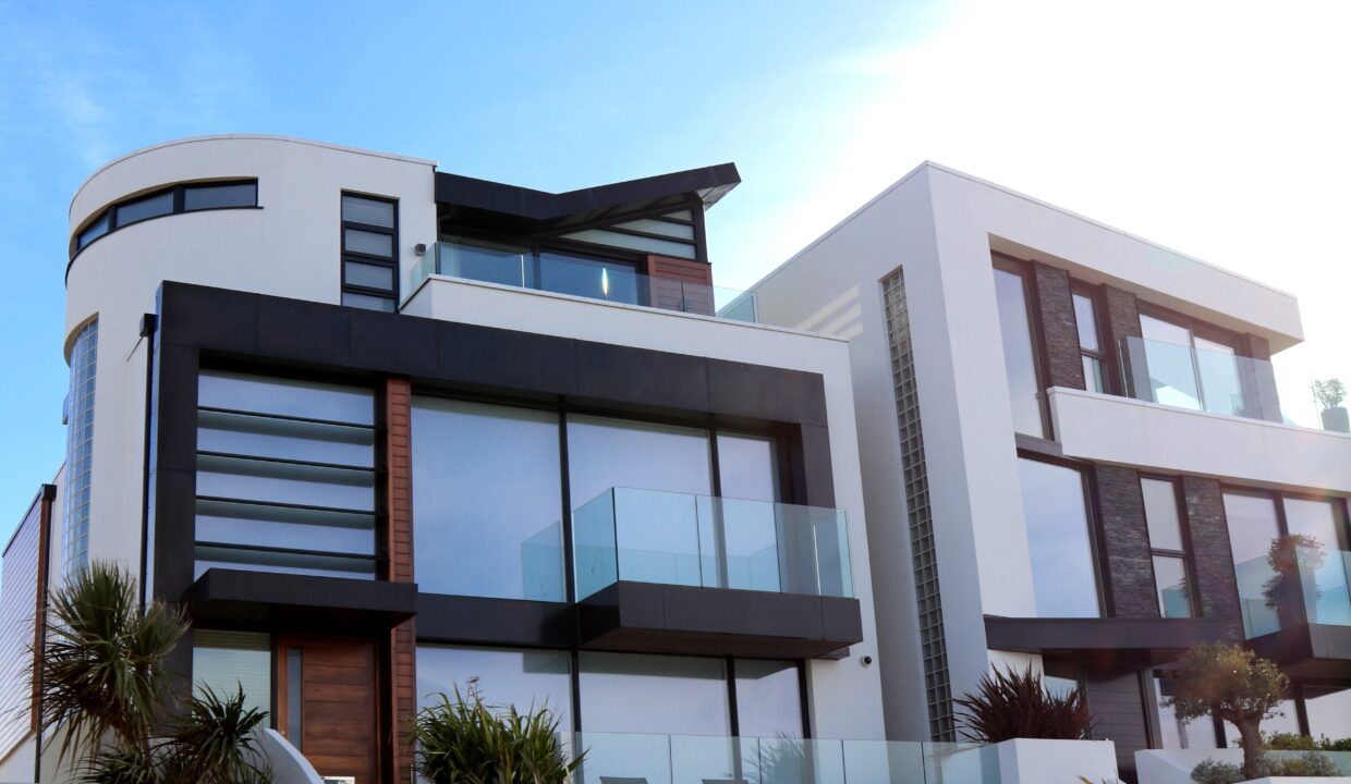 modern-building-against-sky-323780